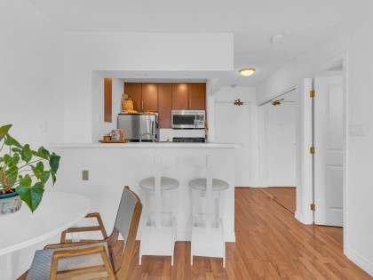 Photo 7 at 302 - 2330 Maple Street, Kitsilano, Vancouver West