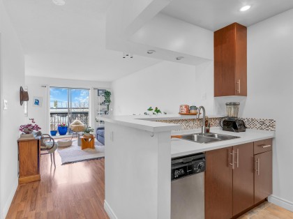 Photo 9 at 302 - 2330 Maple Street, Kitsilano, Vancouver West