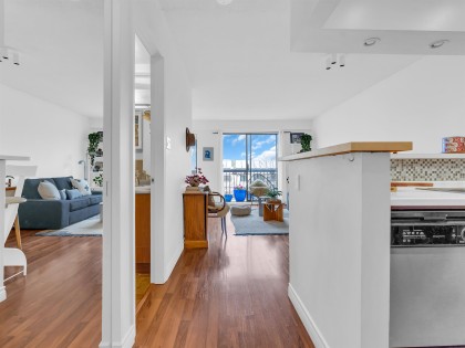 Photo 8 at 302 - 2330 Maple Street, Kitsilano, Vancouver West