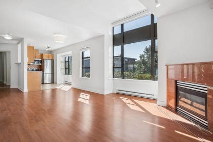 Photo 2 at 305 - 2119 Yew Street, Kitsilano, Vancouver West