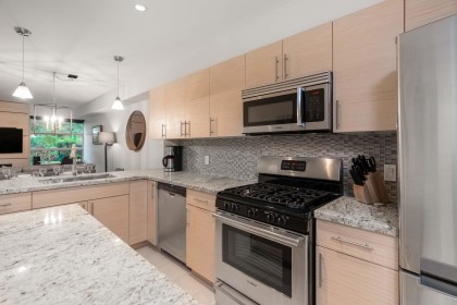 Photo 11 at 104 - 2832 Capilano Road, Capilano NV, North Vancouver