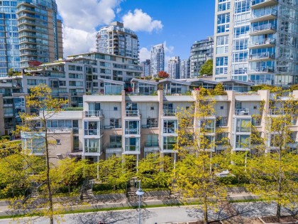 Photo 3 at 321 - 1228 Marinaside Crescent, Yaletown, Vancouver West