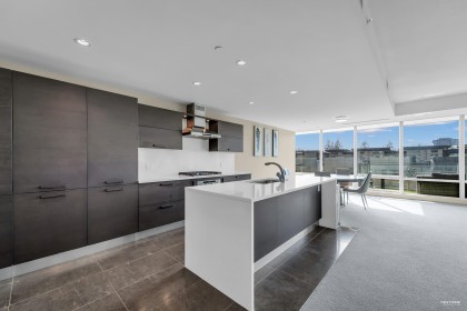 Photo 5 at 302 - 5838 Berton Avenue, Vancouver West