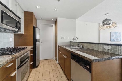 Photo 12 at 1101 - 980 Cooperage Way, Yaletown, Vancouver West