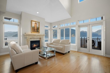 Photo 3 at 7 Beach Drive, Furry Creek, West Vancouver