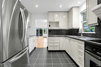 Photo 16 at 1109 - 235 Keith Road, Cedardale, West Vancouver