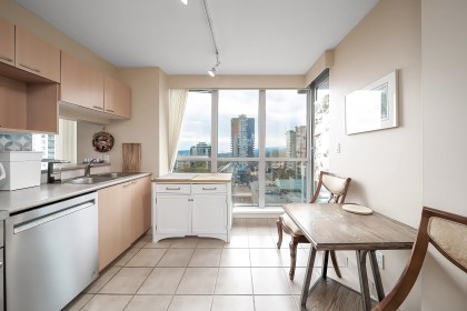 Photo 9 at 906 - 108 E 14th Street, Central Lonsdale, North Vancouver