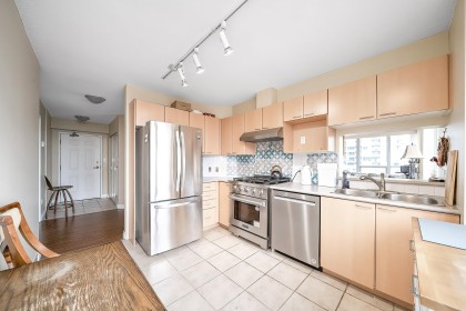 Photo 10 at 906 - 108 E 14th Street, Central Lonsdale, North Vancouver
