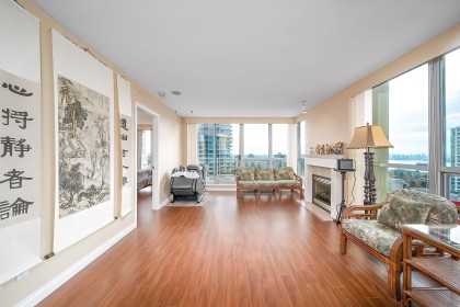 Photo 4 at 906 - 108 E 14th Street, Central Lonsdale, North Vancouver