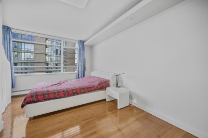Photo 12 at PH1003 - 1288 Marinaside Crescent, Yaletown, Vancouver West