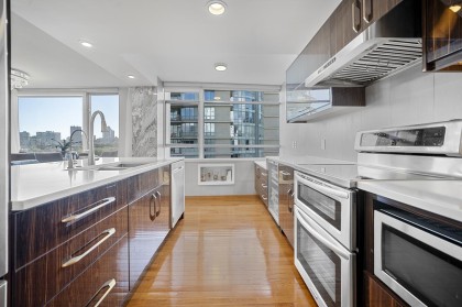Photo 9 at PH1003 - 1288 Marinaside Crescent, Yaletown, Vancouver West
