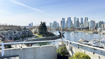 Photo 2 at 315 - 674 Leg In Boot Square, False Creek, Vancouver West