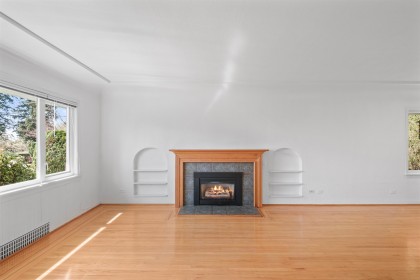 Photo 2 at 3894 Sunnycrest Drive, Forest Hills NV, North Vancouver