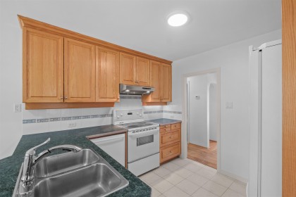 Photo 12 at 3894 Sunnycrest Drive, Forest Hills NV, North Vancouver
