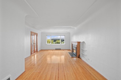 Photo 3 at 3894 Sunnycrest Drive, Forest Hills NV, North Vancouver