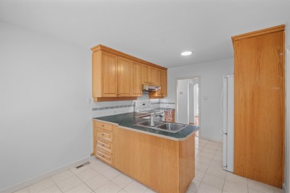 Photo 10 at 3894 Sunnycrest Drive, Forest Hills NV, North Vancouver