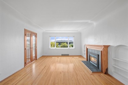 Photo 4 at 3894 Sunnycrest Drive, Forest Hills NV, North Vancouver
