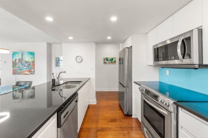 Photo 3 at 302 - 168 Chadwick Court, Lower Lonsdale, North Vancouver