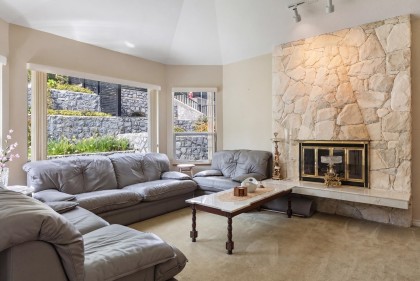 Photo 2 at 547 Tempe Crescent, Upper Lonsdale, North Vancouver