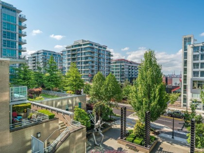 Photo 1 at 401 - 138 E Esplanade, Lower Lonsdale, North Vancouver