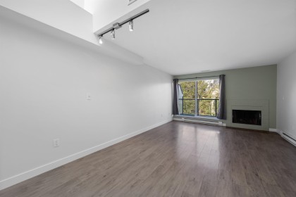 Photo 4 at 3 - 1355 W 4th Avenue, False Creek, Vancouver West