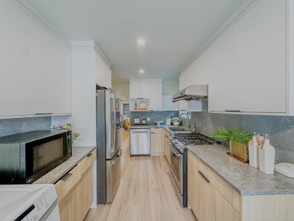 Photo 7 at 790 W 68th Avenue, Marpole, Vancouver West