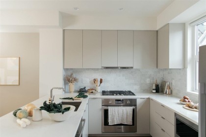 Photo 4 at 7893 Oak Street, Marpole, Vancouver West