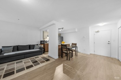 Photo 7 at 103 - 5692 Kings Road, University VW, Vancouver West