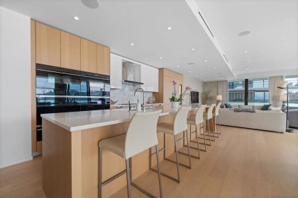 Photo 4 at 304 - 1355 Bellevue Avenue, Ambleside, West Vancouver