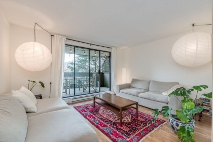 Photo 2 at 102 - 2458 York Avenue, Kitsilano, Vancouver West