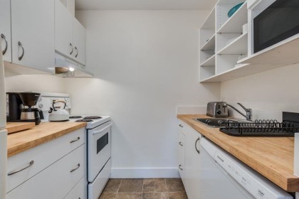 Photo 6 at 102 - 2458 York Avenue, Kitsilano, Vancouver West