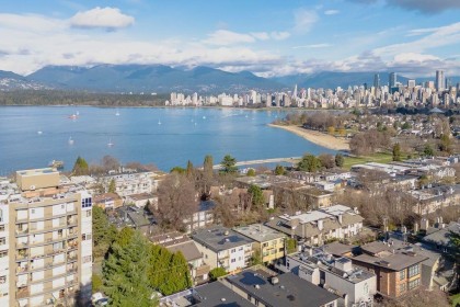 Photo 11 at 102 - 2458 York Avenue, Kitsilano, Vancouver West