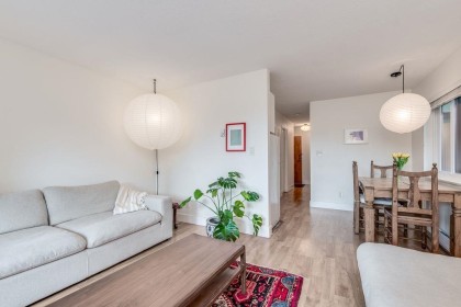 Photo 4 at 102 - 2458 York Avenue, Kitsilano, Vancouver West