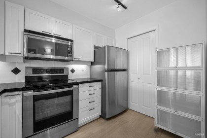 Photo 13 at 404 - 2575 W 4th Avenue, Kitsilano, Vancouver West