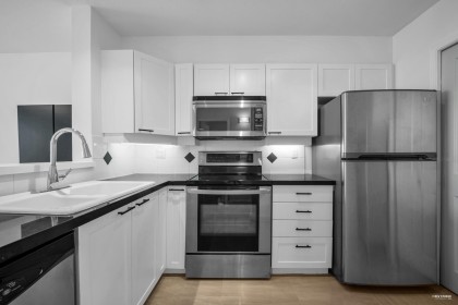 Photo 12 at 404 - 2575 W 4th Avenue, Kitsilano, Vancouver West