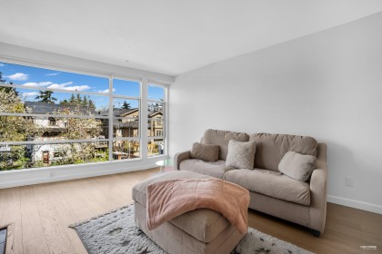 Photo 3 at 404 - 2575 W 4th Avenue, Kitsilano, Vancouver West