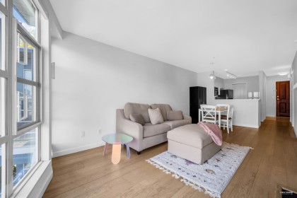 Photo 5 at 404 - 2575 W 4th Avenue, Kitsilano, Vancouver West