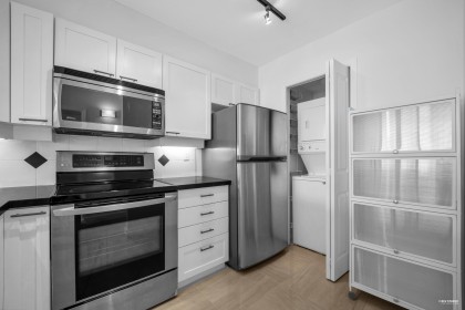 Photo 14 at 404 - 2575 W 4th Avenue, Kitsilano, Vancouver West