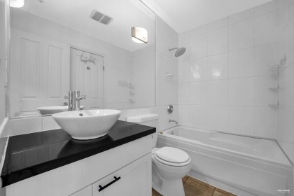 Photo 19 at 404 - 2575 W 4th Avenue, Kitsilano, Vancouver West