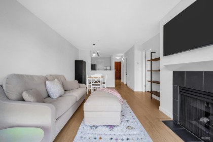 Photo 4 at 404 - 2575 W 4th Avenue, Kitsilano, Vancouver West