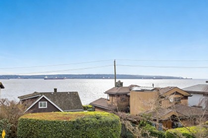 Photo 1 at 2333 Bellevue Avenue, Dundarave, West Vancouver