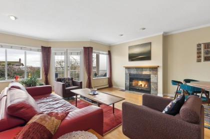 Photo 4 at 2333 Bellevue Avenue, Dundarave, West Vancouver