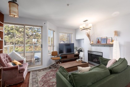 Photo 5 at 34 - 2375 W Broadway, Kitsilano, Vancouver West
