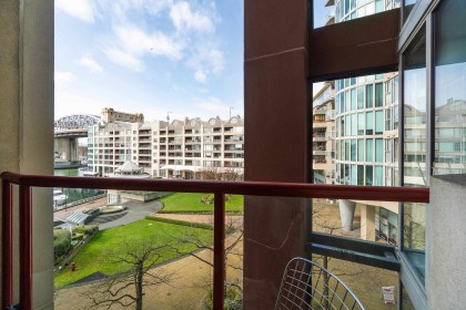 Photo 9 at 503 - 990 Beach Avenue, Yaletown, Vancouver West