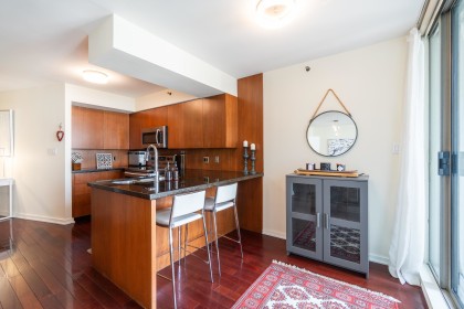 Photo 10 at 503 - 990 Beach Avenue, Yaletown, Vancouver West
