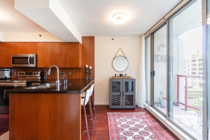 Photo 8 at 503 - 990 Beach Avenue, Yaletown, Vancouver West