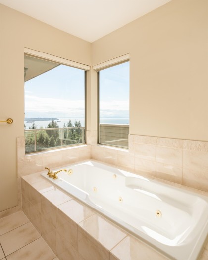 Photo 11 at 3112 Deer Ridge Drive, Deer Ridge WV, West Vancouver