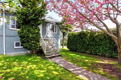 Photo 3 at 2975 W 8th Avenue, Kitsilano, Vancouver West