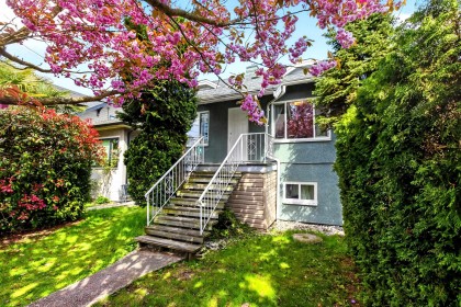 Photo 1 at 2975 W 8th Avenue, Kitsilano, Vancouver West