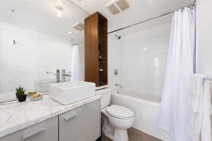 Photo 13 at 1606 - 33 Smithe Street, Yaletown, Vancouver West